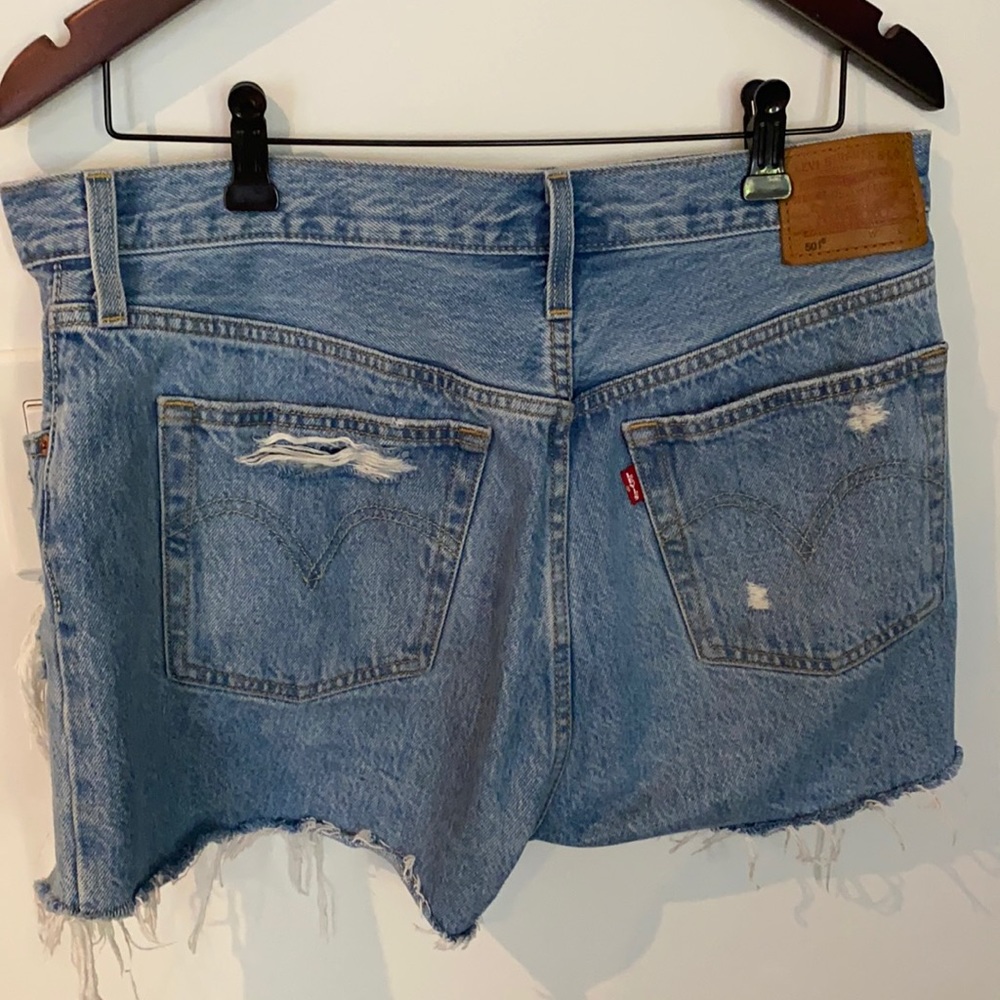 Levi’s 501 torn look jean short